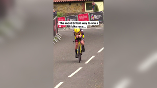 The most random finish to a pro cycling race #britishcycling #pro...