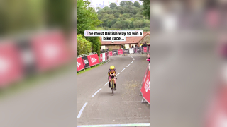 The most random finish to a pro cycling race #britishcycling #pro...