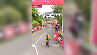 The most random finish to a pro cycling race #britishcycling #pro...
