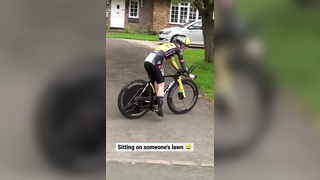 The most random finish to a pro cycling race #britishcycling #pro...