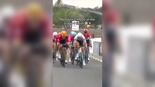 Not one, not two… but THREE crashes in the final 2km #cycling #tdf...