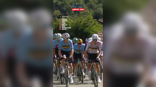 ?? Attaque de Pogacar à 76km de l'arrivée sur les Championnats d'Eu...