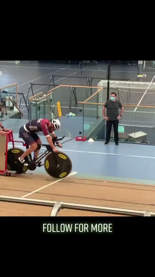 Guess how many watts he’s pushing down in those pedals By @mick.s...