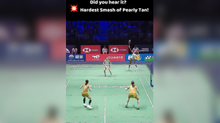 How Powerful is Pearly Tan’s Smash #badminton #badmintonplayers #bw...