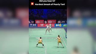 How Powerful is Pearly Tan’s Smash #badminton #badmintonplayers #bw...