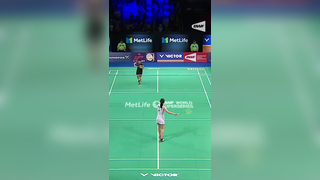 USA's Beiwen Zhang hits full splits twice #bwf #badminton #badminto...