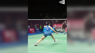 USA's Beiwen Zhang hits full splits twice #bwf #badminton #badminto...