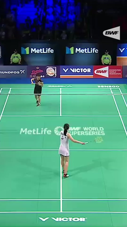 USA's Beiwen Zhang hits full splits twice #bwf #badminton #badminto...