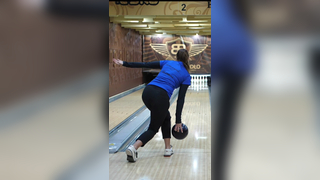One way to learn how to release/hook the ball well #bowling #athl...