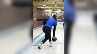 One way to learn how to release/hook the ball well #bowling #athl...