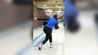 One way to learn how to release/hook the ball well #bowling #athl...