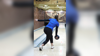 One way to learn how to release/hook the ball well #bowling #athl...