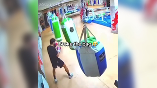 Breaking the GGG bag is crazy work (via arm_011/IG) #boxer #boxingt...