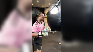 It’s an addiction #boxing #boxingtraining #boxingjab #jabjabjabrigh...