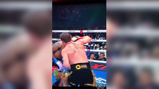 Reflex, speed, and timing… Crawford slips Canelo’s punch and lands a ...