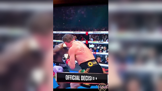Reflex, speed, and timing… Crawford slips Canelo’s punch and lands a ...