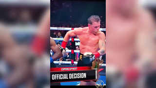 Reflex, speed, and timing… Crawford slips Canelo’s punch and lands a ...