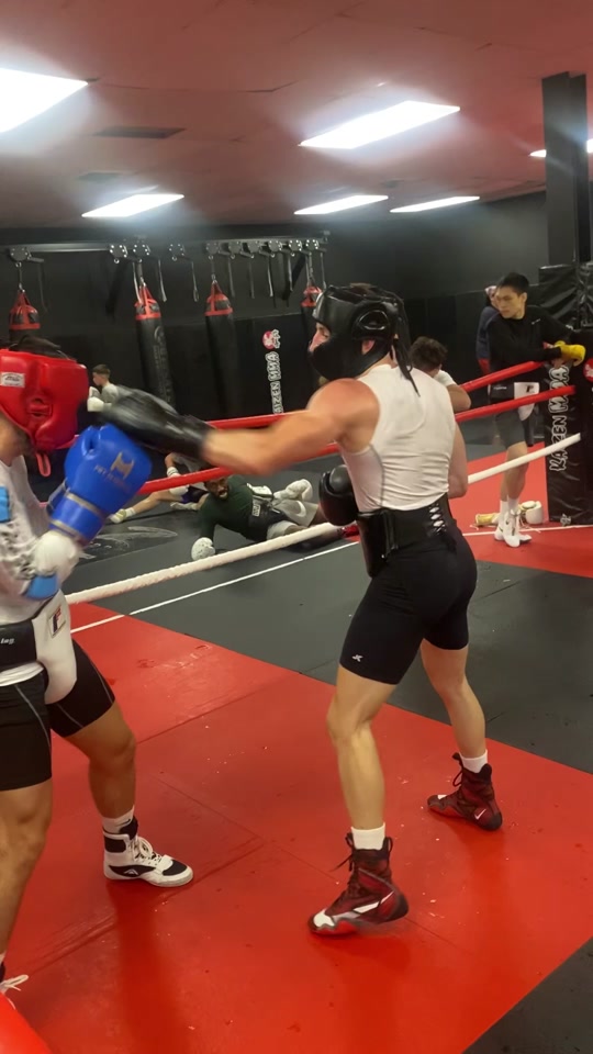 getting some rounds in Virginia 🇺🇸 #boxing #proboxer #professionalbox...