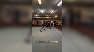 I cant tell the amateur from the pro tbh (h/t lilngb/IG) #boxingto...