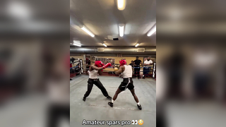 I cant tell the amateur from the pro tbh (h/t lilngb/IG) #boxingto...