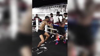 NLE Choppa Boxes a Pro *GONE WRONG* #nlechoppa #boxing #fighting #fun...