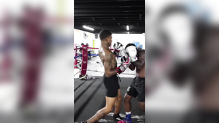 NLE Choppa Boxes a Pro *GONE WRONG* #nlechoppa #boxing #fighting #fun...