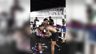 NLE Choppa Boxes a Pro *GONE WRONG* #nlechoppa #boxing #fighting #fun...