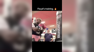 Making it look too easy @Floyd Mayweather (h/t cold.boxing/IG) #flo...