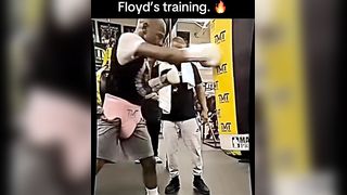Making it look too easy @Floyd Mayweather (h/t cold.boxing/IG) #flo...