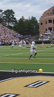 Bro beefing with the equipment manager or sum (via ryangreenednvr/X...