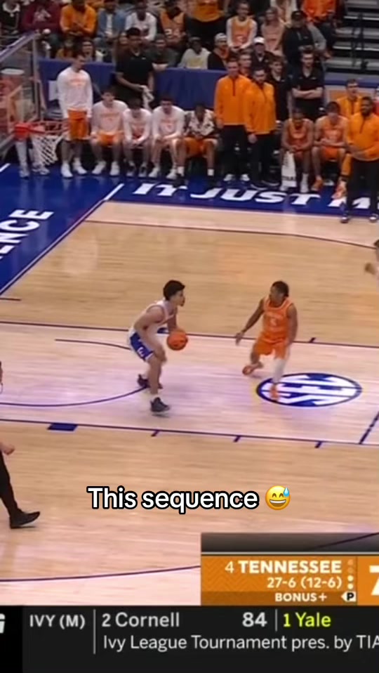 Was not expecting this to end with an alley-oop #collegebasketball...