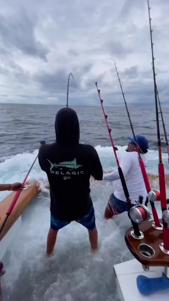 Crazy competitive fishing #fish #fishing #croc #fishinglife #fishi...