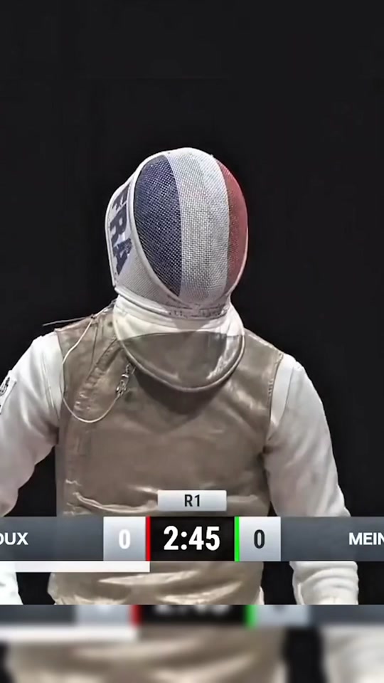 Le Pechoux 🇫🇷 gets a stop hit on Meinhardt 🇺🇸 A stop hit in foil fen...