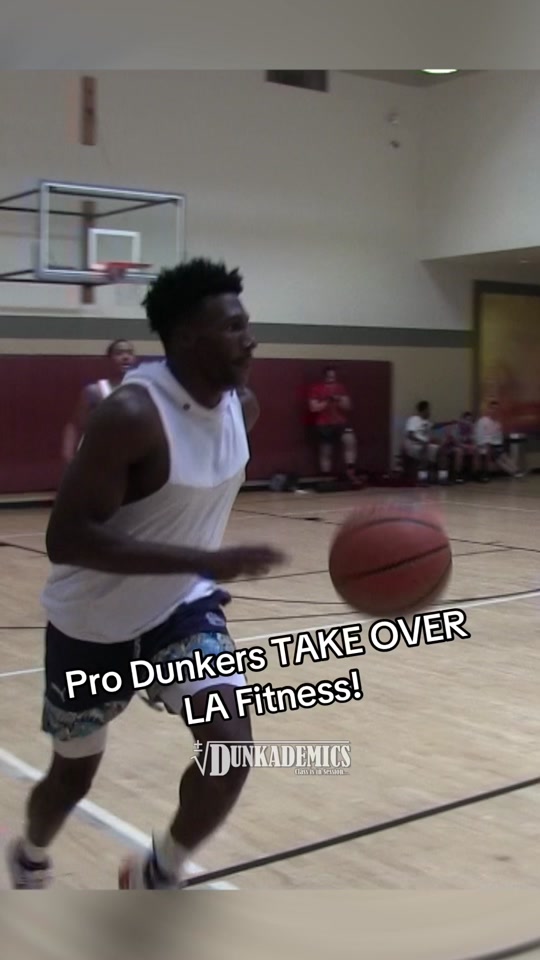 Dunkers take over LA Fitness! @Tor’i Bionic Brooks @Chris Staples @el...