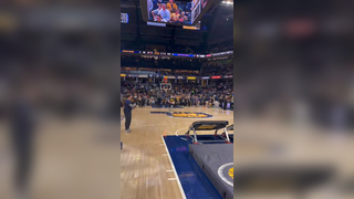 This pass off the trampoline was crazy!! #professional #dunk #nba #at...