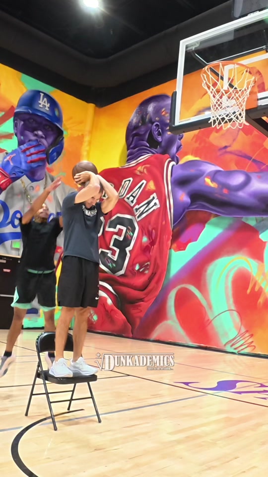$200,000 Dunk Contest prep with @t.currie #dunkademics #dunk #basketb...