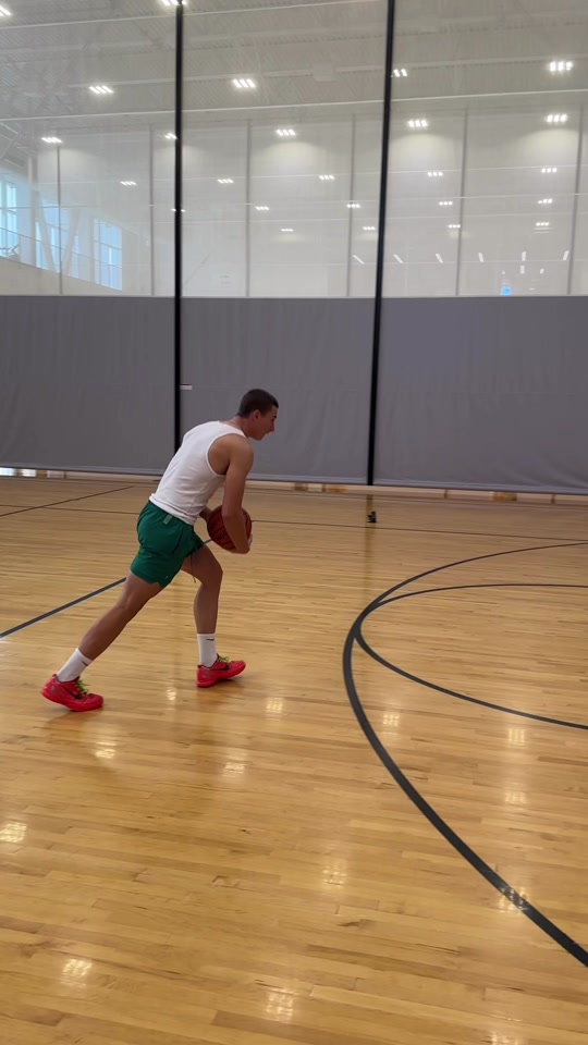 Listen to that sound!!! @Mason dunks with so much power!!!