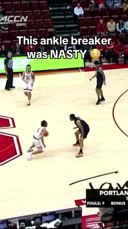 “This is the definition of an ankle breaker.” #collegebasketball #s...