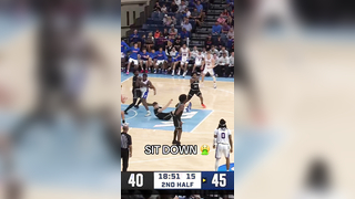 BRO SAT HIS AH DOWN #omg #anklebreaker #floridagators #basketball #...