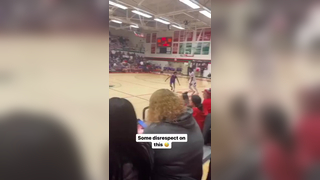 Bro got em out their seat TWICE (via @ahmere.4x) #basketball #ankle...