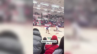 Bro got em out their seat TWICE (via @ahmere.4x) #basketball #ankle...