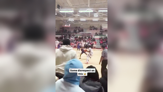 Bro got em out their seat TWICE (via @ahmere.4x) #basketball #ankle...