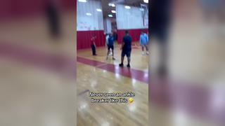 “OH NOOOO” (seanv2008/IG) #playmaker #basketball