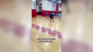 “OH NOOOO” (seanv2008/IG) #playmaker #basketball