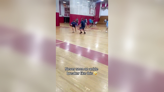“OH NOOOO” (seanv2008/IG) #playmaker #basketball