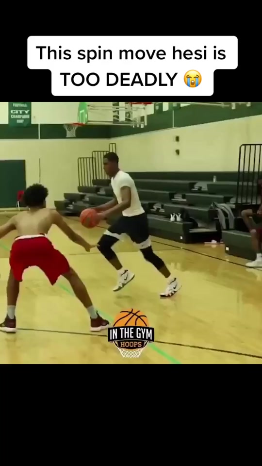 Oh my lord. @acewolf44/ig @inthegymhoops_/ig #basketball #anklebreake...