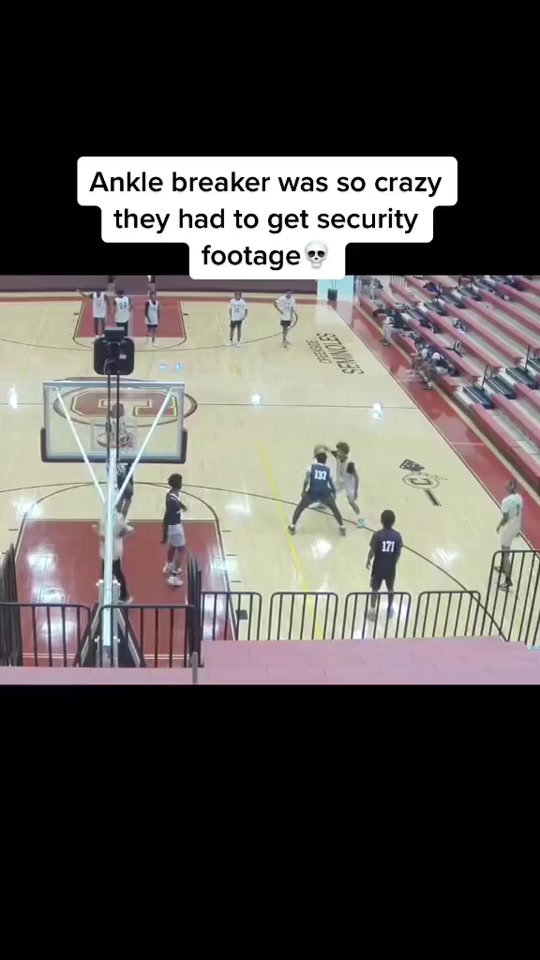 Bro really shut down practice with this ankle breaker (@tmtdee)