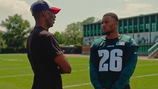 Olympic Legend Michael Johnson Drops In on Eagles Training