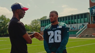 Olympic Legend Michael Johnson Drops In on Eagles Training