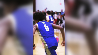 He couldn’t believe he was being subbed out #aau #micdup #youhackinf...
